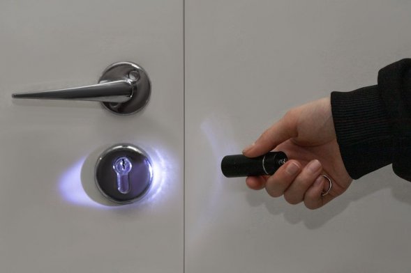 Брелок-фонарик Click Ray, ver.2, черный 