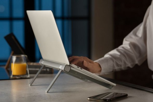 Подставка для ноутбука и планшета Rail Top, серебристая 