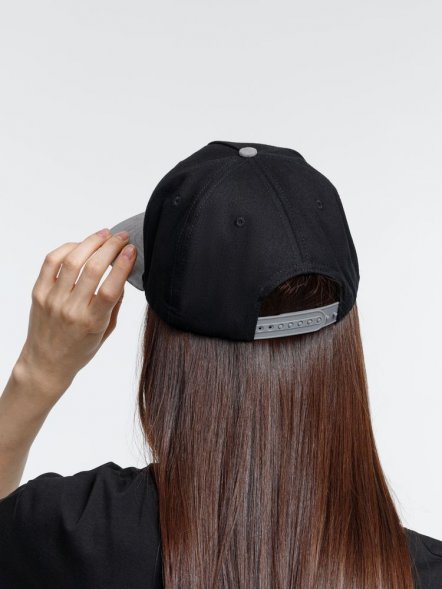 Бейсболка Foreside с прямым козырьком, черная с серым 