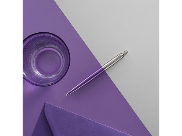 Шариковая ручка Parker Jotter Victoria Violet Chrome CT, стержень:M, цвет чернил: blue в подарочной блистерной упаковке 