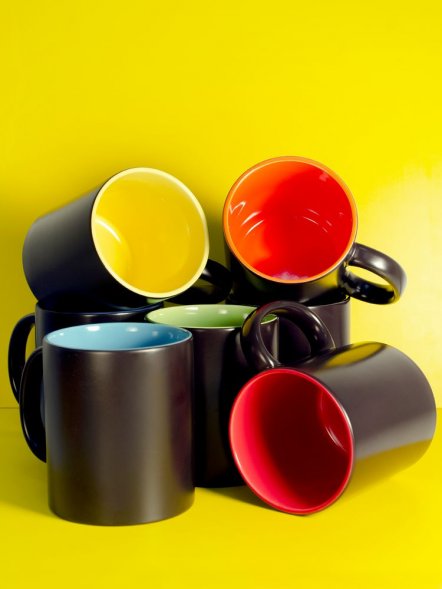 Кружка-хамелеон On Display, матовая, черная с желтым 