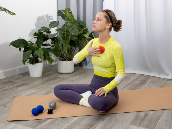 Массажный мяч для МФР Relaxify, красный 