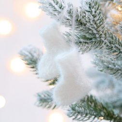 Подвеска на елку «Вьюжка», носочки, белая