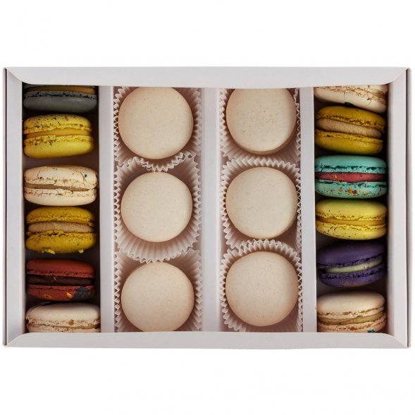 Набор из 18 пирожных макарон 