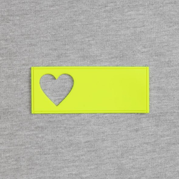 Лейбл из ПВХ с вырубкой «Сердце», желтый неон 