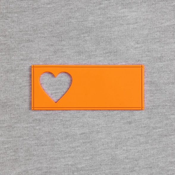 Лейбл из ПВХ с вырубкой «Сердце», оранжевый неон 