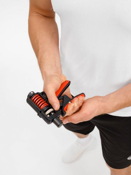 Эспандер кистевой пружинный Motive Power, черный с красным 