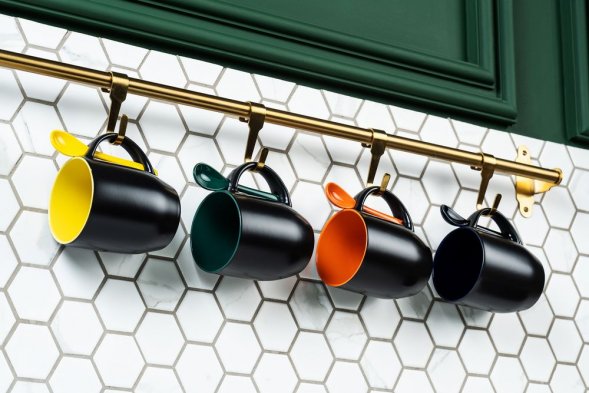 Кружка-хамелеон Melty с ложкой, черная с желтым 