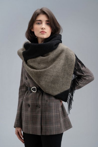 Палантин Charming, черный с бежевым 