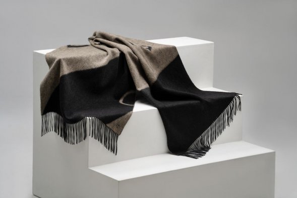 Палантин Charming, черный с бежевым 