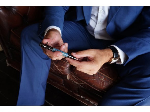 Ручка шариковая Кап клена, голубой 