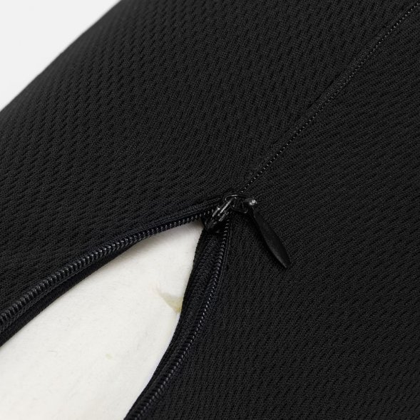 Подушка автомобильная на подголовник Roadie, черная 