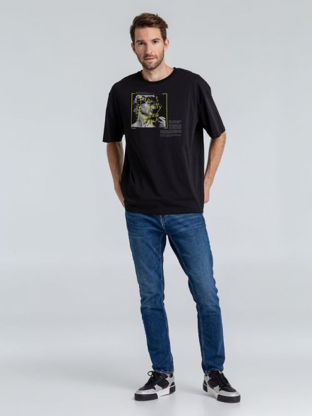 Футболка оверсайз «He is So Pretty. Давид», черная 