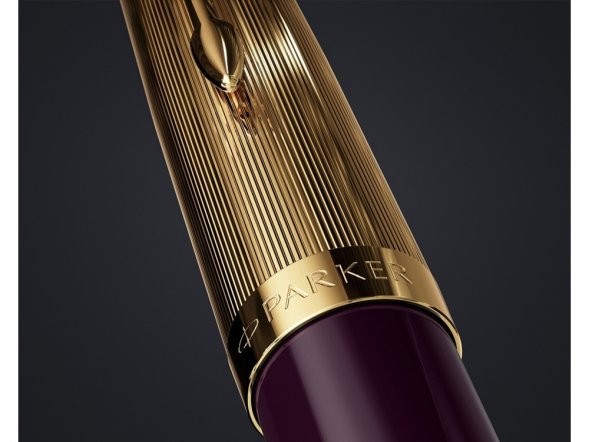 Шариковая ручка Parker 51 DELUXE PLUM GT, стержень: M, цвет чернил: black, в подарочной упаковке. 