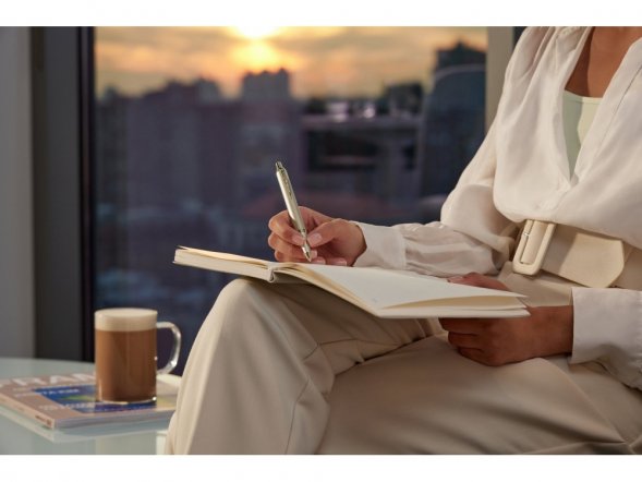 Шариковая ручка Parker IM Professionals Monochrome Champagne, стержень:M, цвет чернил: blue, в подарочной упаковке. 