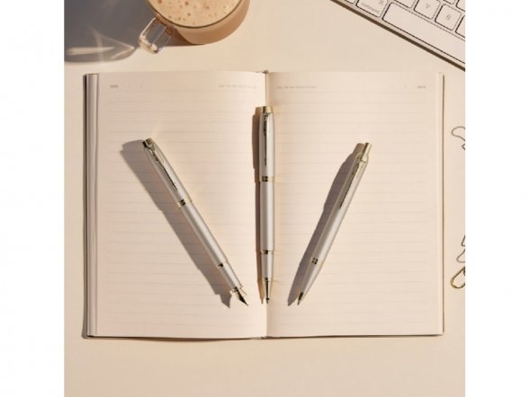 Шариковая ручка Parker IM Professionals Monochrome Champagne, стержень:M, цвет чернил: blue, в подарочной упаковке. 