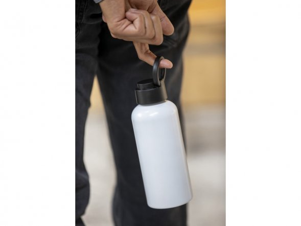 Trinity бутылка для воды из переработанного алюминия, сертифицированного согласно RCS, объемом 600 мл, с крышкой из переработ - Белый 