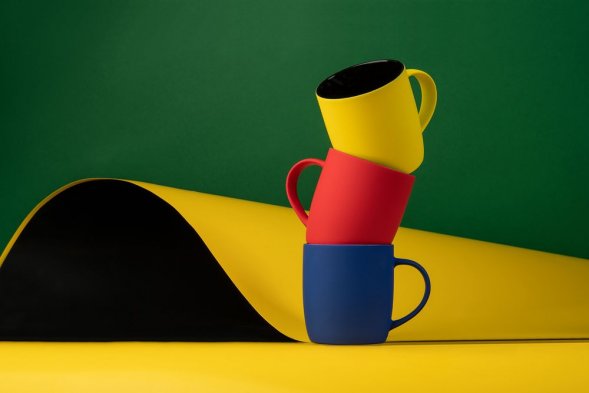 Кружка Surprise Touch Black с покрытием софт-тач, желтая 