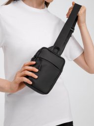 Спортивная кросс-боди сумка UrbanHike, черная