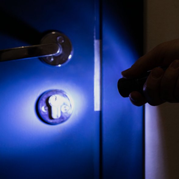 Фонарик Aurora, черный 