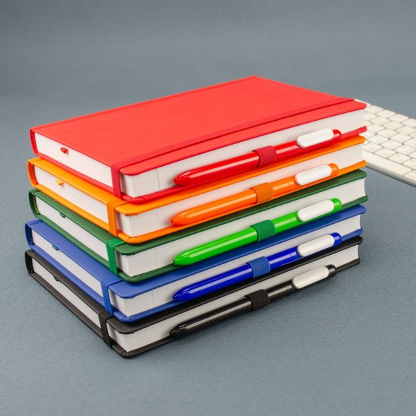 Ежедневник Favor, недатированный, красный 