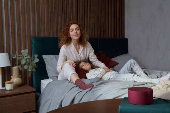 Умная колонка «Новая Яндекс Станция Мини» с часами, красная 